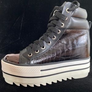 Kobe Husk
Mamba Platform Sneaker